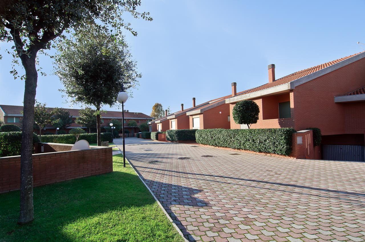 Residence I Triangoli Casal Palocco Extérieur photo